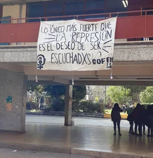 Lienzo toma liceo 1 de santiago